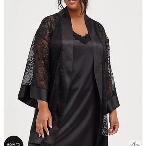 Black mid length lace robe size 1/2 NWOT